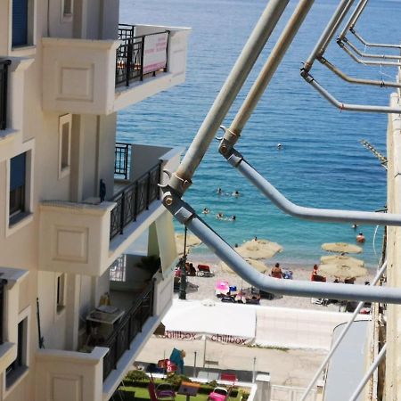 Comfortable Beachfront Apartment Loutráki Eksteriør billede